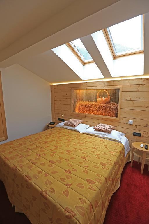 Hotel Ladina Campitello di Fassa Oda fotoğraf